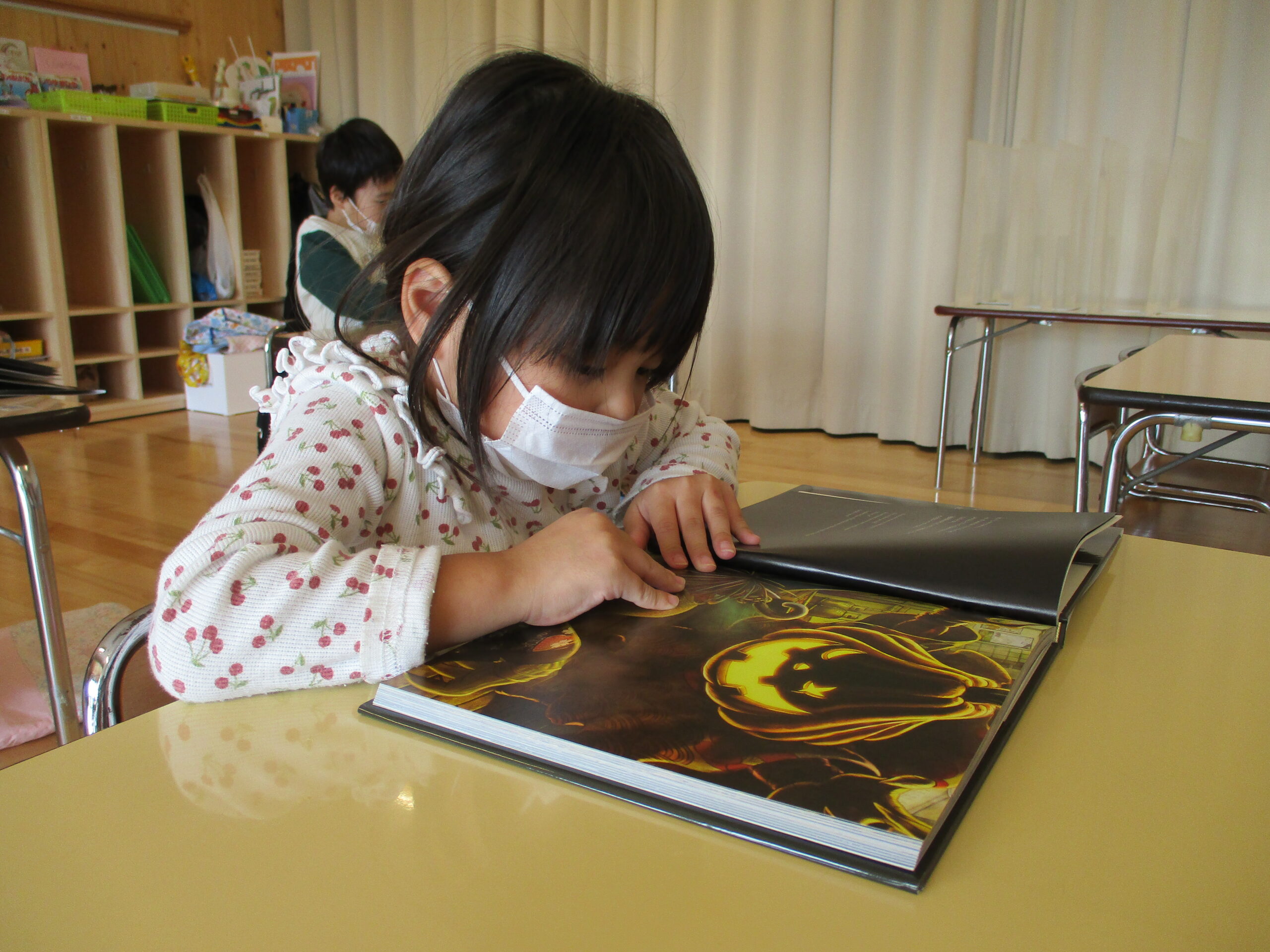 絵本『えんとつ町のプペル』 – 鹿追町幼小中高一貫教育サイト