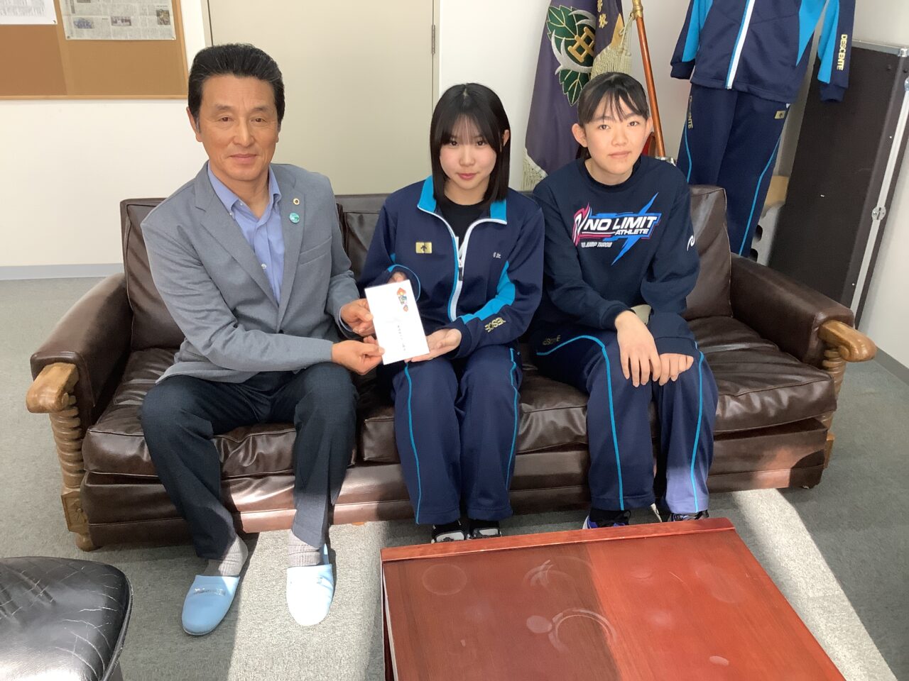 全道スケート大会＆全国スケート大会表敬訪問 – 鹿追町幼小中高一貫